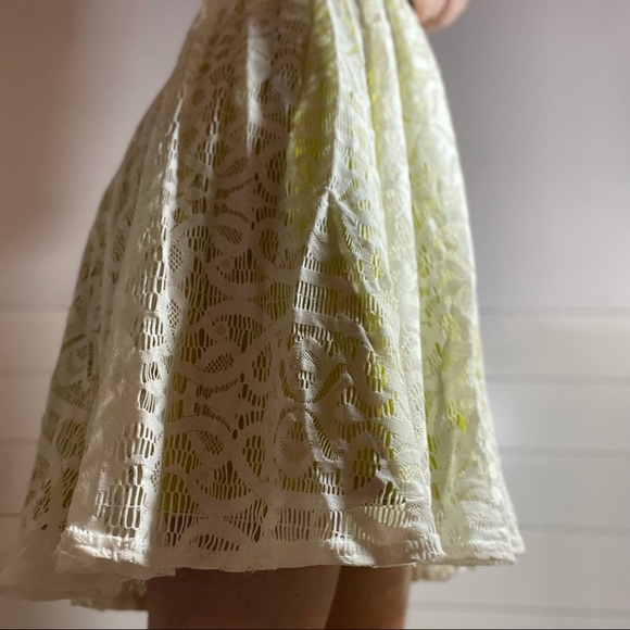 Green and lace party dress - Picture 4 of 12